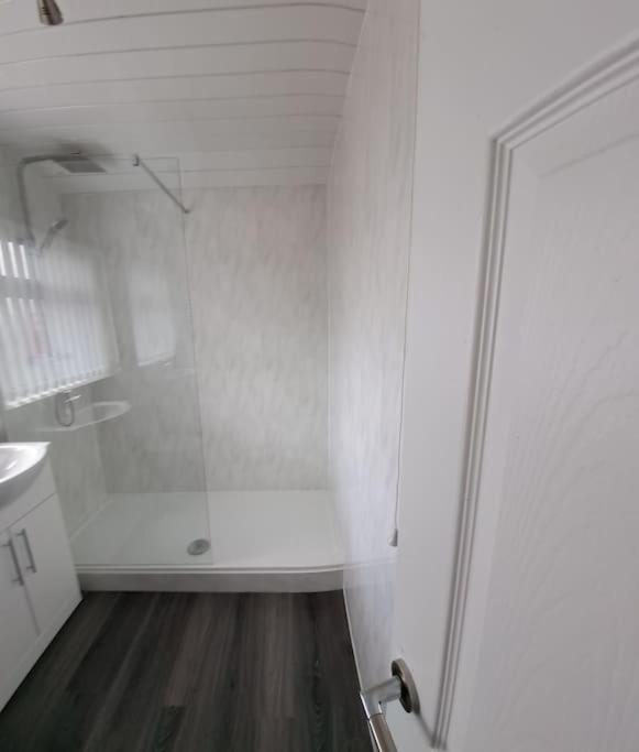 1 Bed Apart Dowlais Eksteriør bilde
